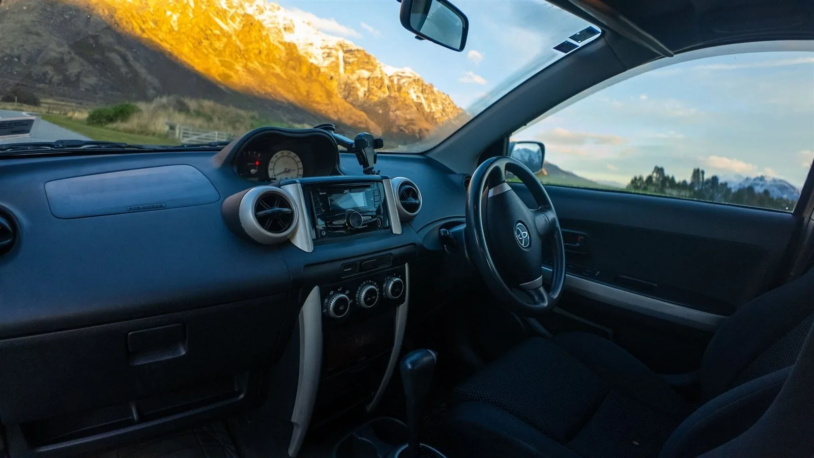 Toyota IST photo 3