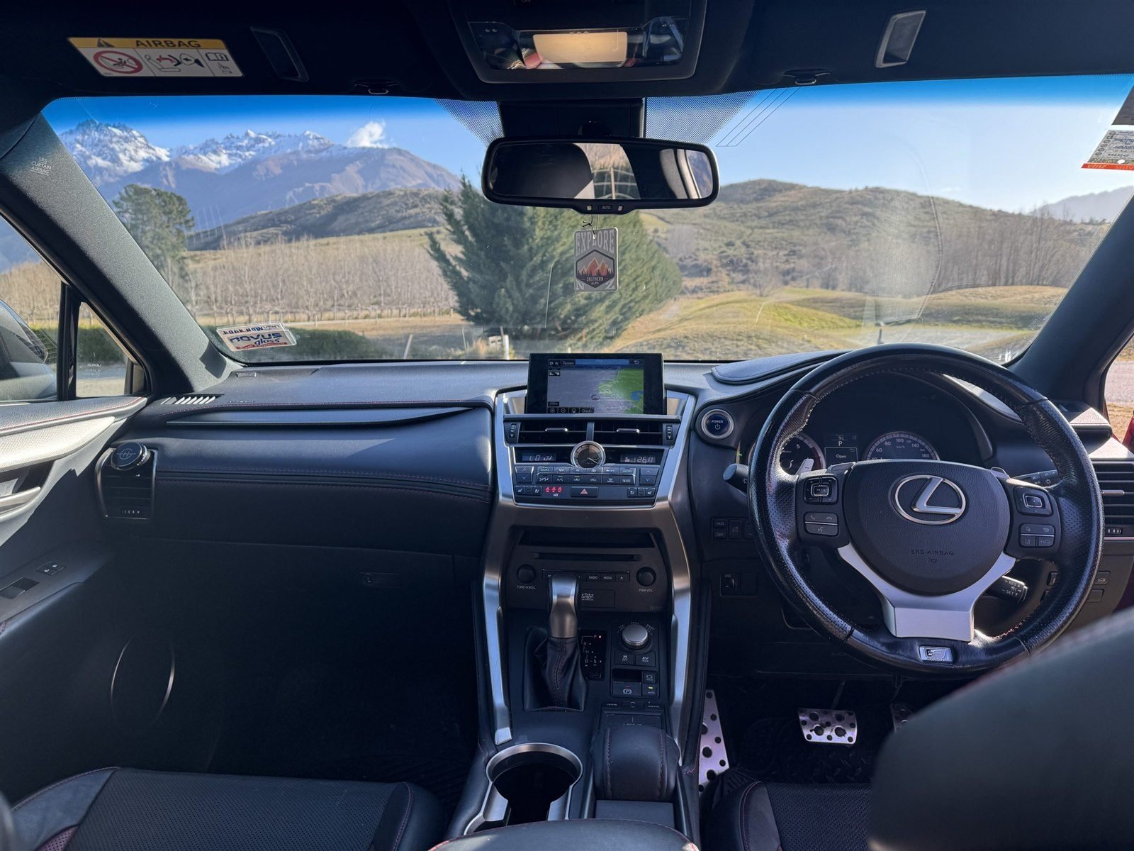 Lexus NX300 Hybrid photo 3
