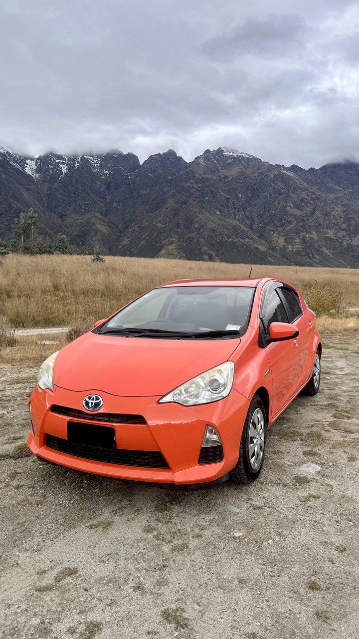 Toyota Aqua Hybrid photo 1