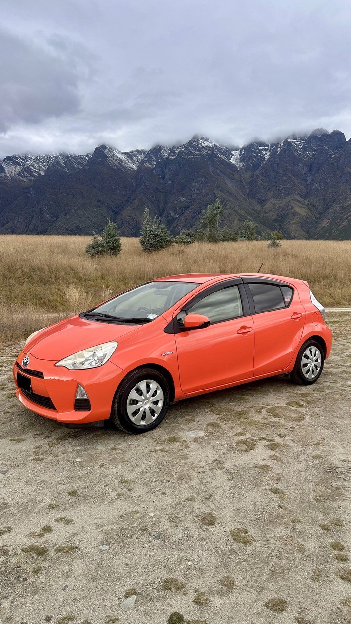 Toyota Aqua Hybrid photo 2