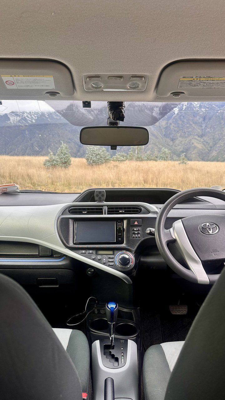 Toyota Aqua Hybrid photo 4