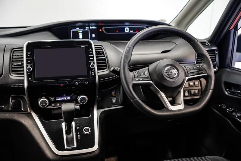 Nissan Serena photo 3