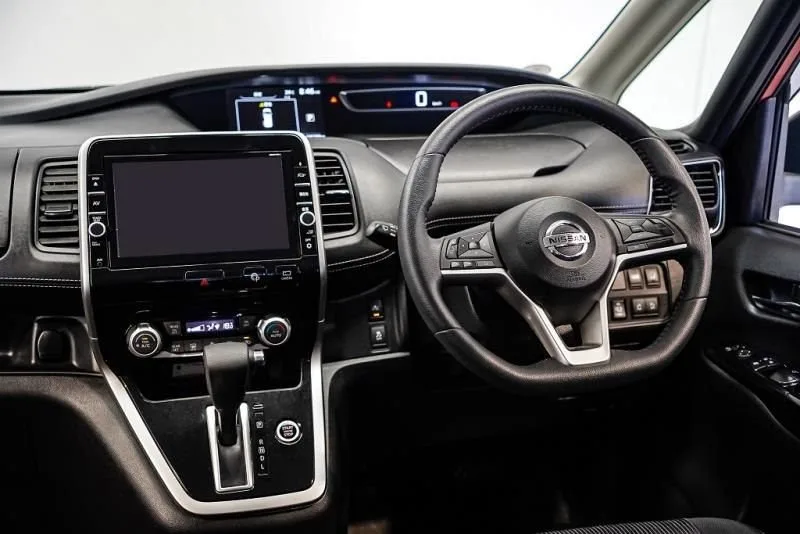 Nissan Serena photo 3