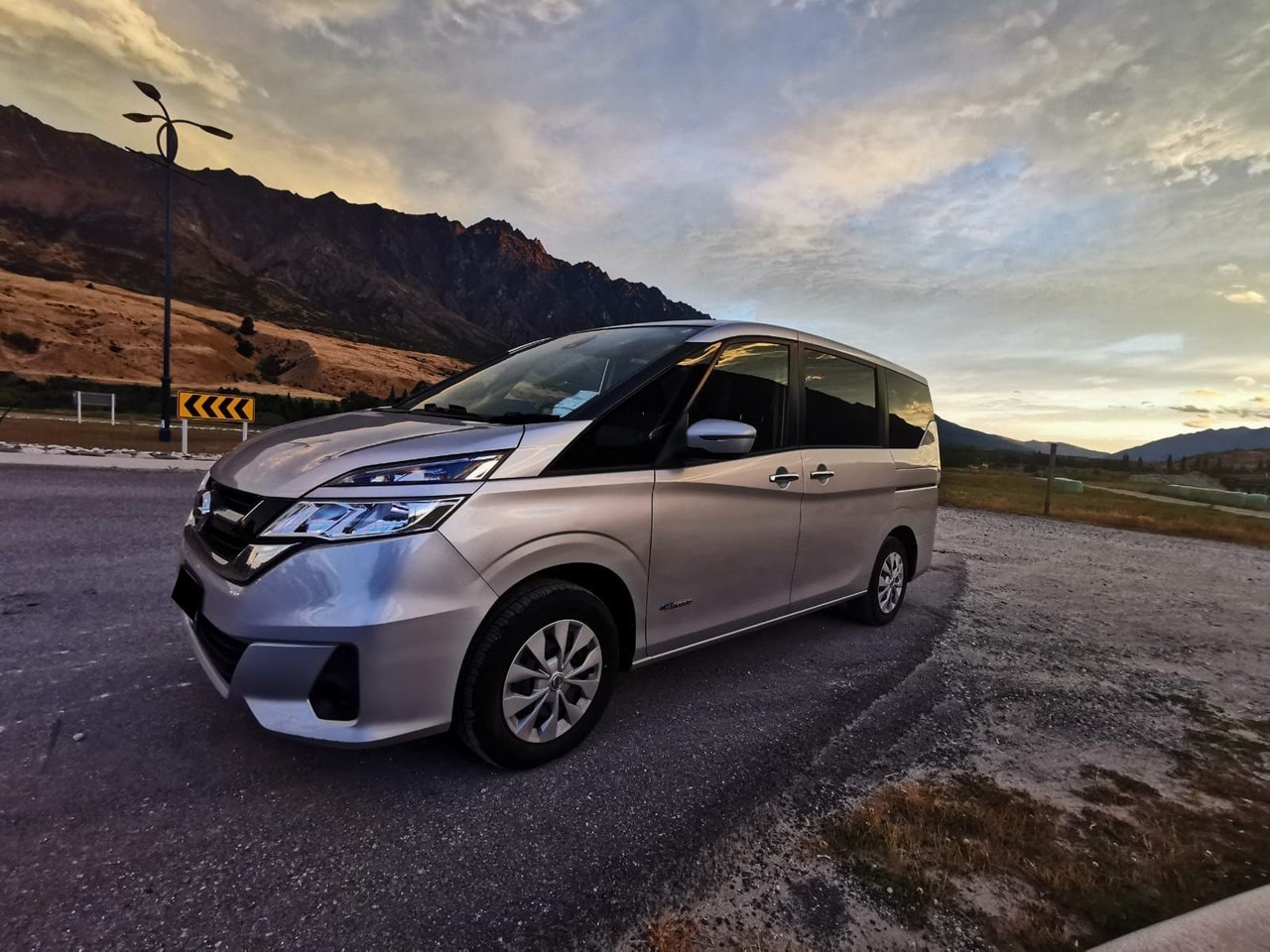 Nissan Serena photo 2