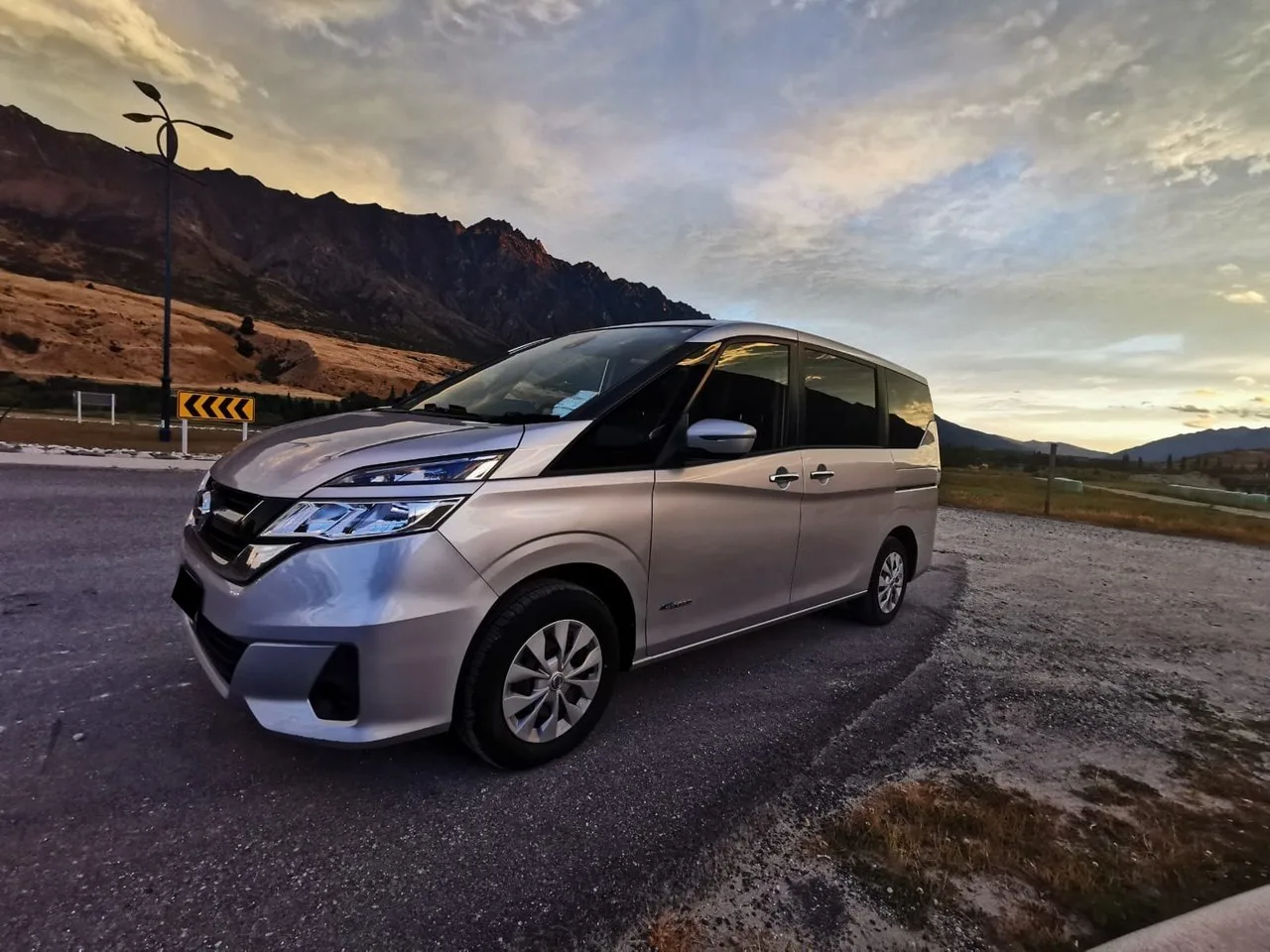 Nissan Serena photo 2